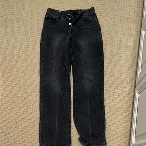 Black Denim Jeans: LEVIS STRAIGHT LEG: 25